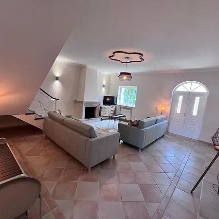 Charming 5 Min From *