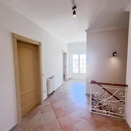 Charming 5 Min From *